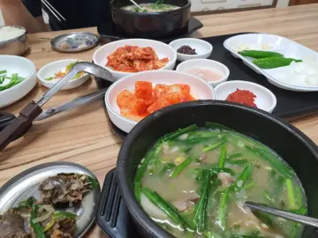 동해 추억 한 그릇, 장원막국수에서 만나는 인생 순대국밥 맛집