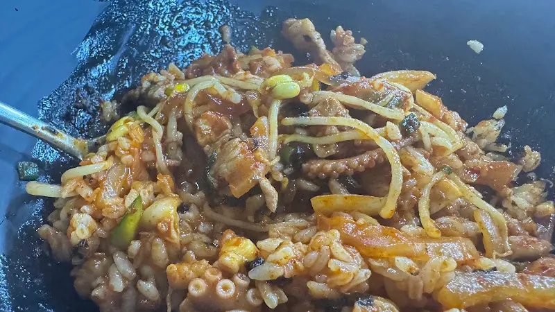 매콤하게 볶아진 쭈꾸미 볶음