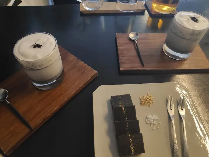 차담정에서 맛본 흑임자라떼와 디저트