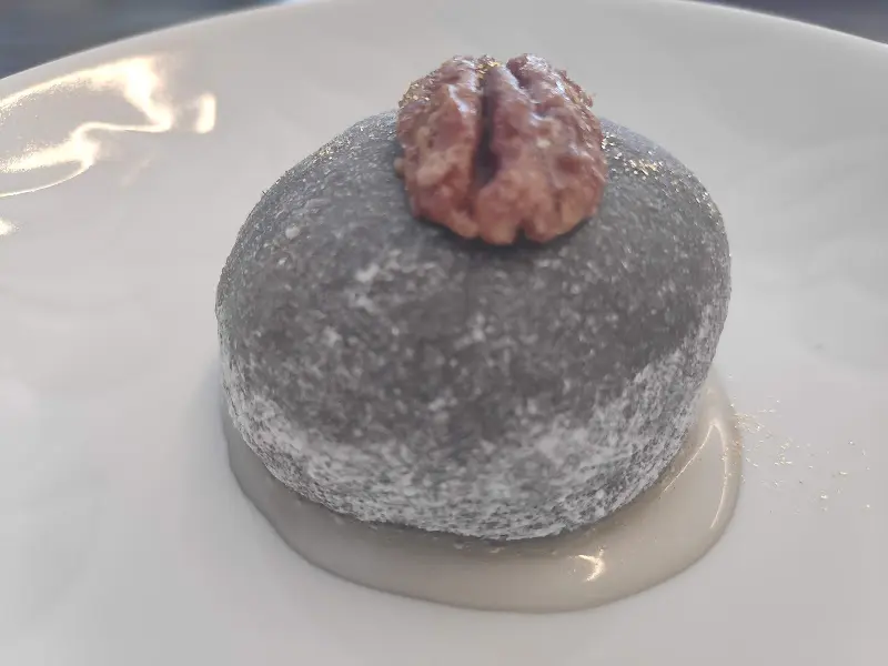 앙증맞은 비주얼의 흑임자 떡