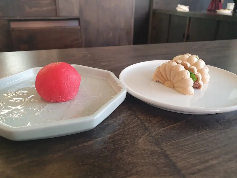 정갈한 플레이팅의 디저트