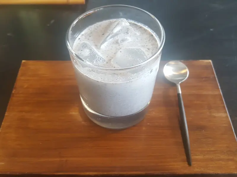 시원한 흑임자 라떼