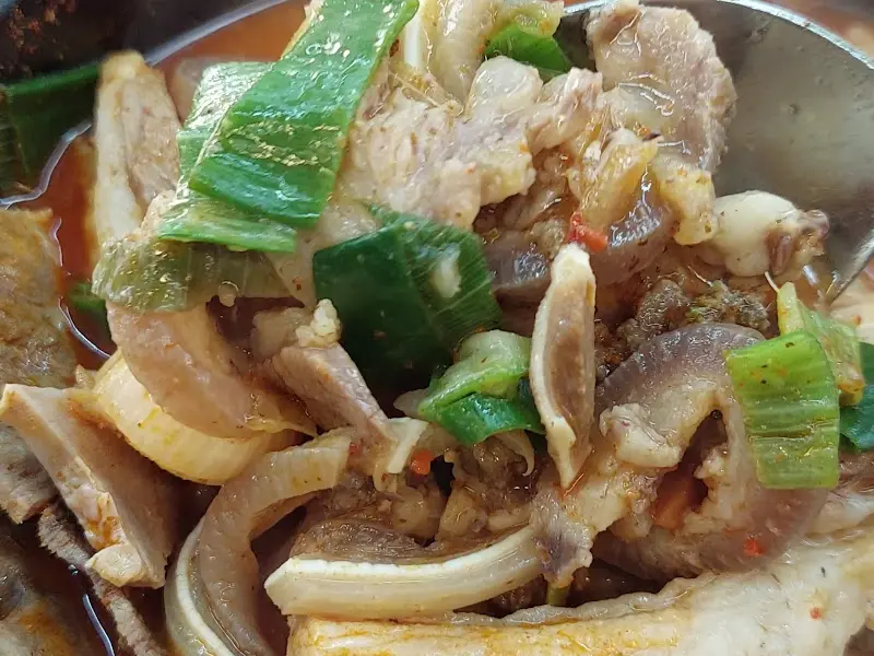 얼큰순댓국 속 푸짐한 건더기들