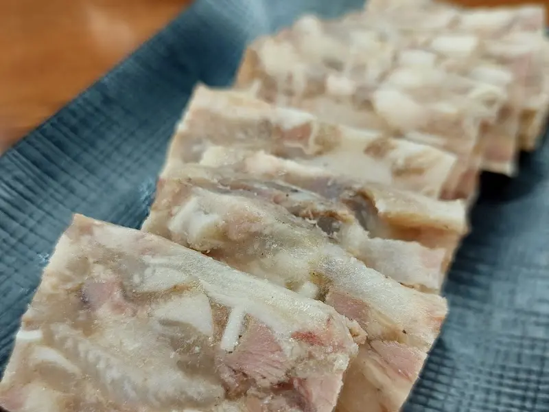 정식에 나오는 먹음직스러운 편육