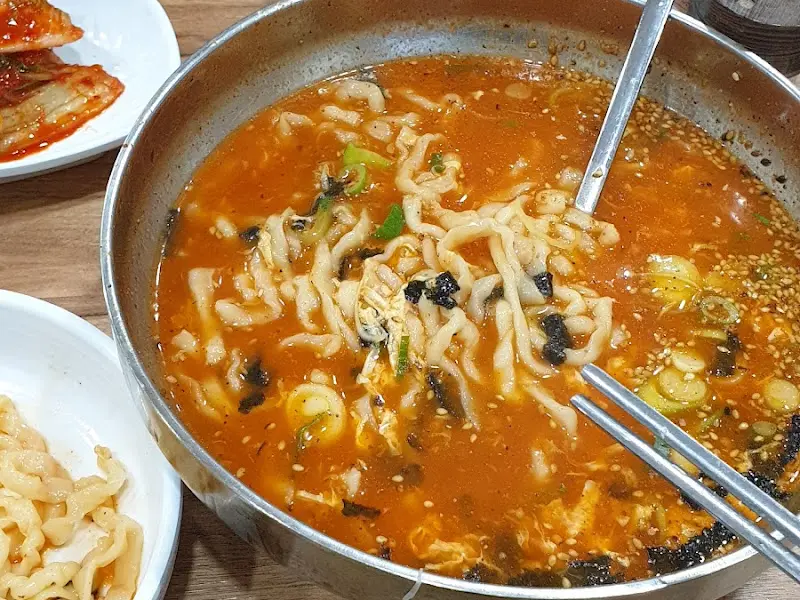 얼큰이칼국수 비주얼