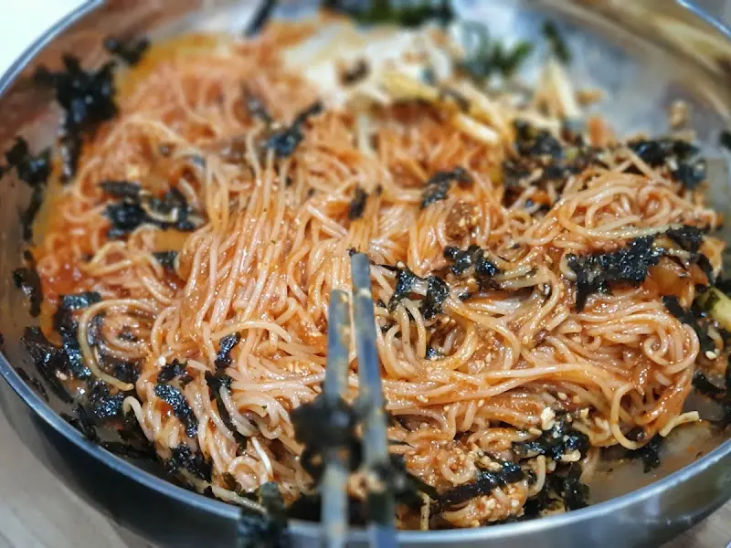 매콤달콤 비빔국수