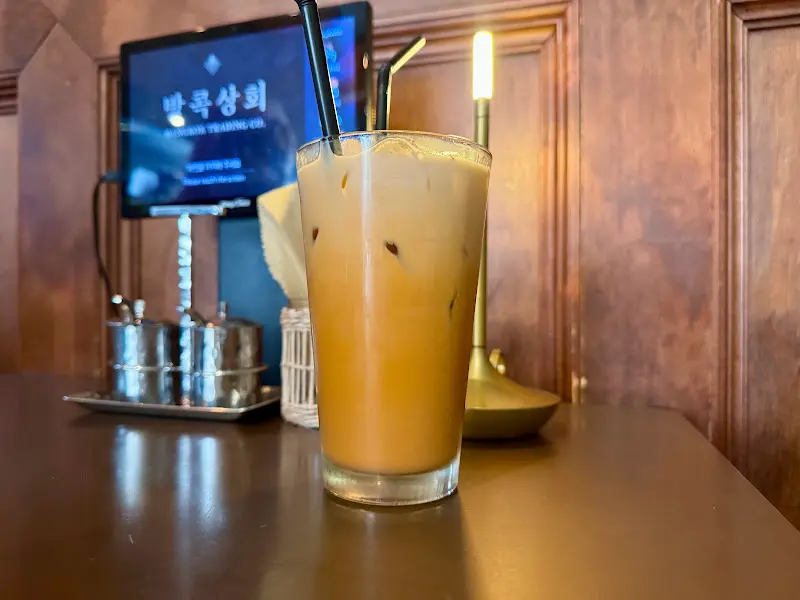 이국적인 분위기를 더하는 타이 밀크티