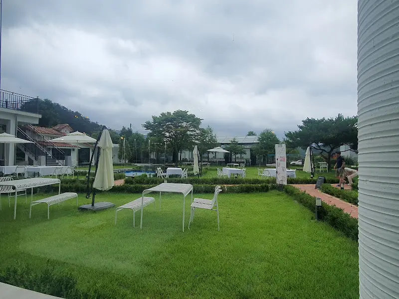 몽펠리에 외부 정원 풍경