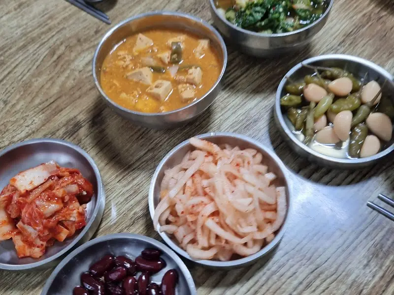 정갈한 밑반찬들