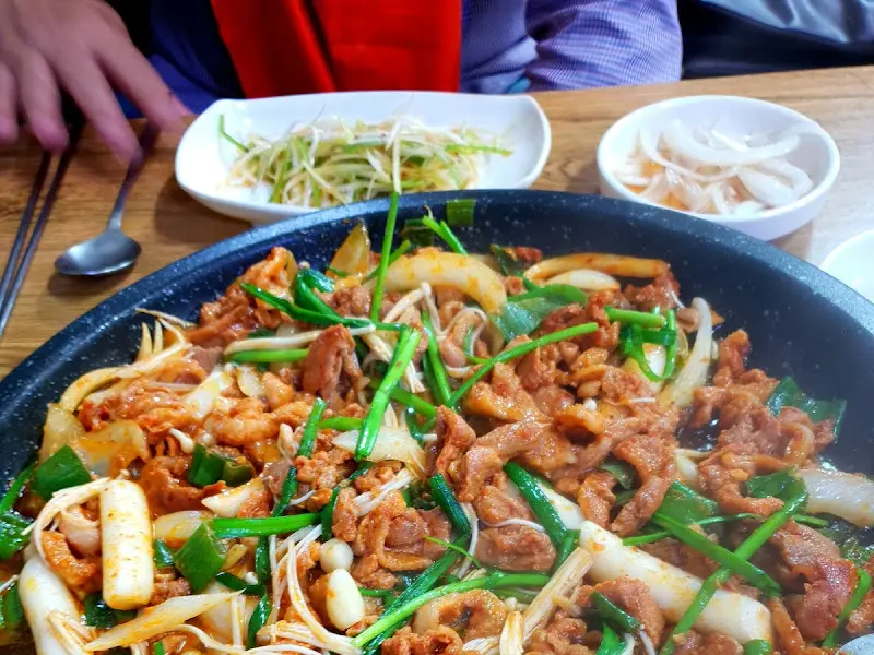 볶음밥을 기다리는 자세