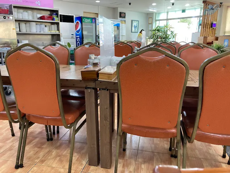 깔끔한 식당 내부