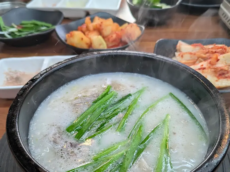 순대국과 기본 반찬