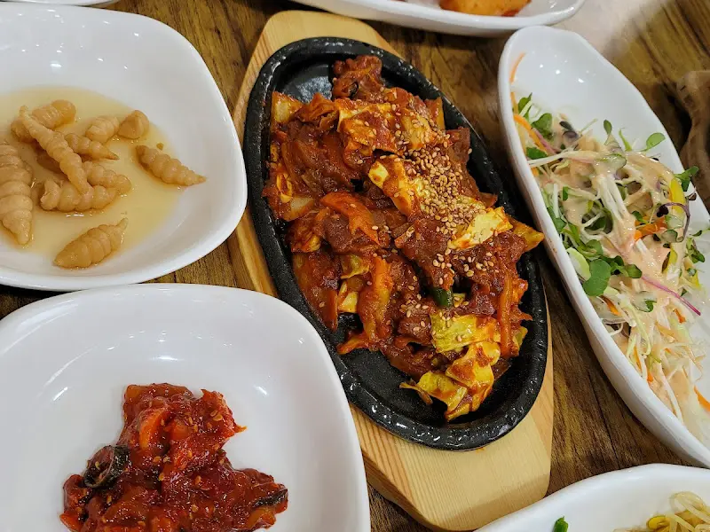 다양한 밑반찬들