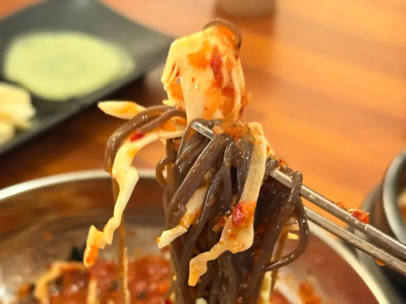 새콤달콤한 막국수