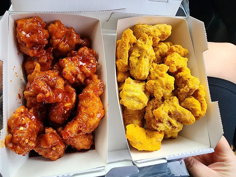 반반 닭강정 (매콤, 후라이드)