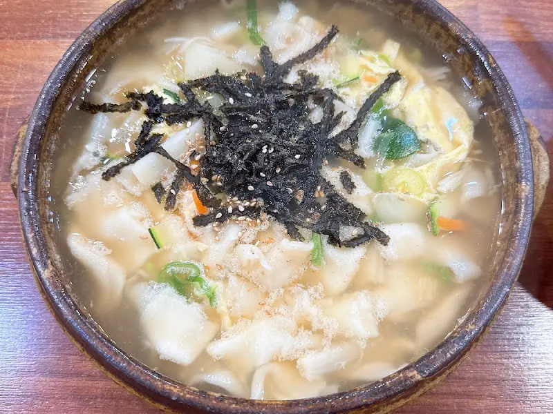 푸짐한 수제비 한 그릇