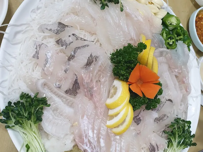 윤기가 흐르는 숙성회