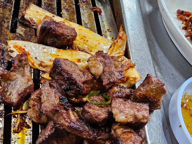 맛있게 구워진 고기의 모습