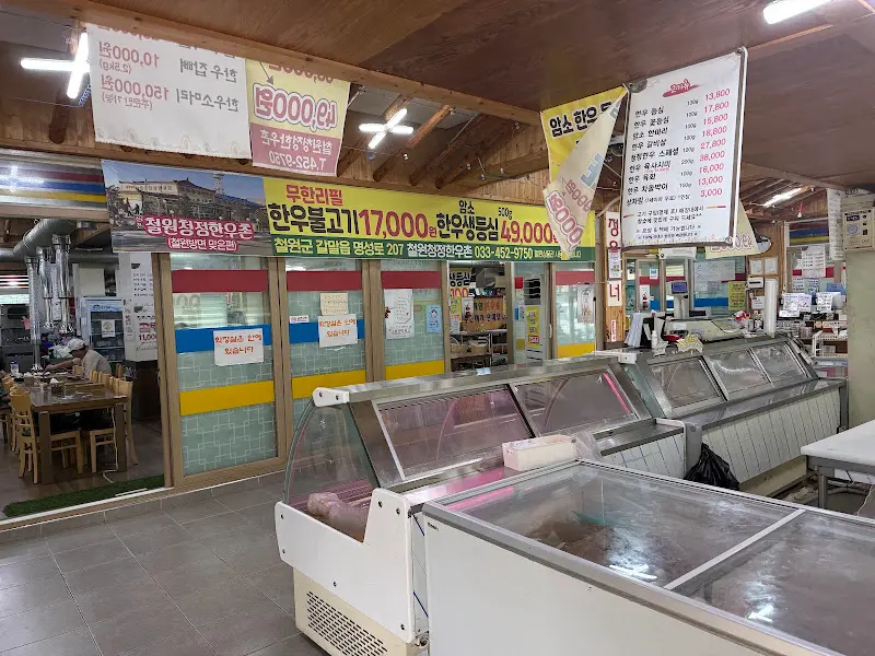 철원청정한우촌 식당 내부