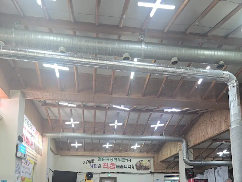 철원청정한우촌 식당 내부 천장