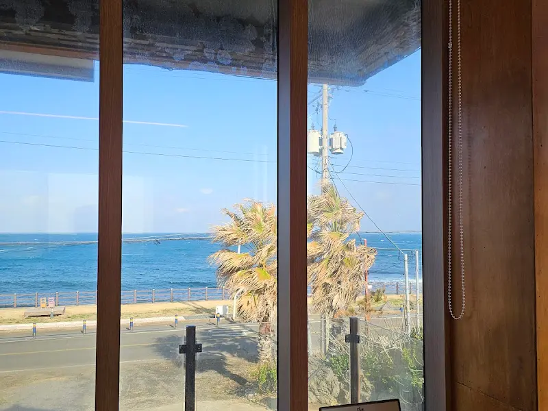 식당에서 바라본 제주 바다 뷰