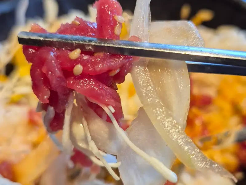 육회와 환상의 궁합 자랑하는 육회비빔밥