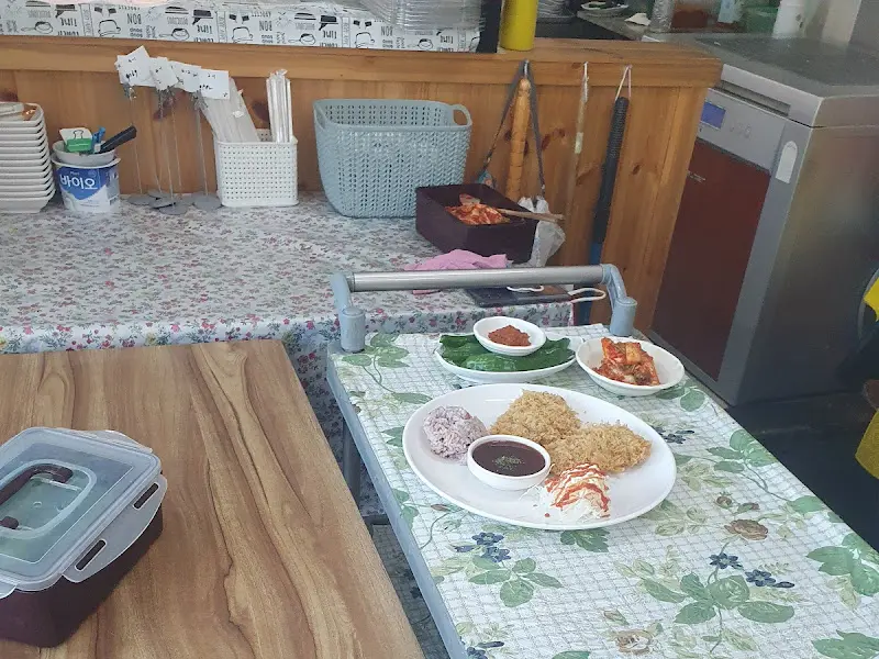 초계국수와 돈까스 한 상 차림