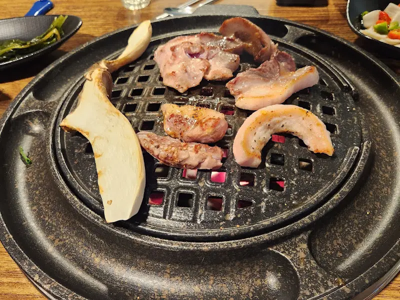 노릇하게 구워진 뒷고기