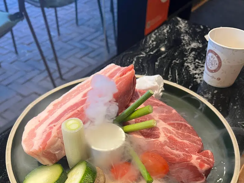 마장동김씨 구디점의 돼지고기 한 상 차림