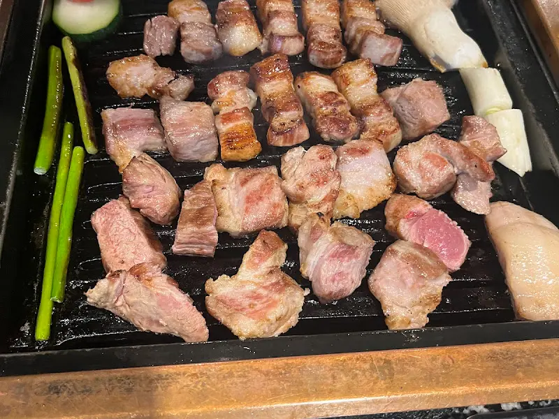 마장동김씨 구디점의 구워지고 있는 돼지고기