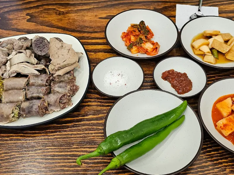 모듬순대와 기본 반찬