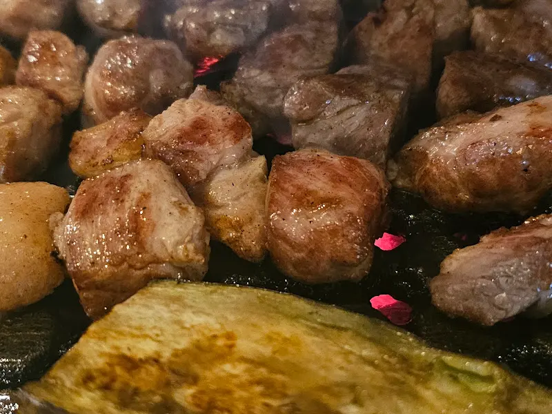 잘 구워진 고기 단면