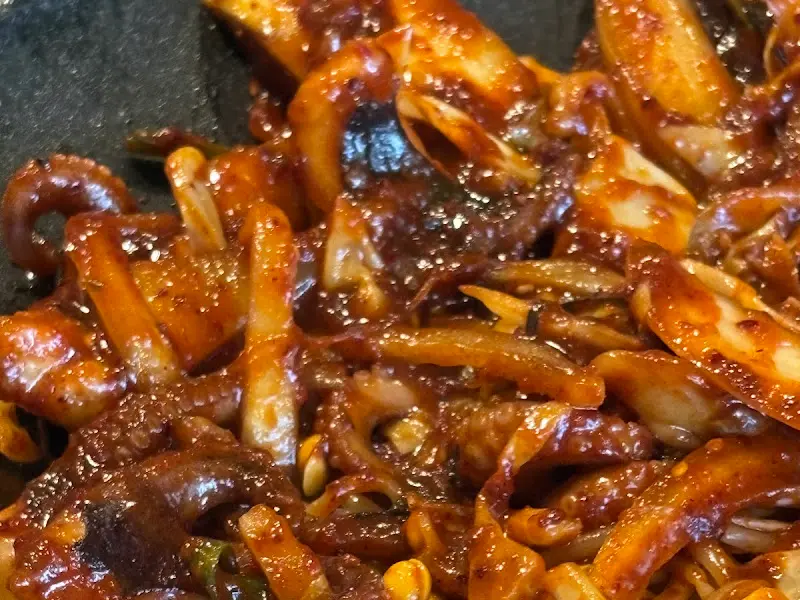 윤기가 흐르는 쭈꾸미 볶음