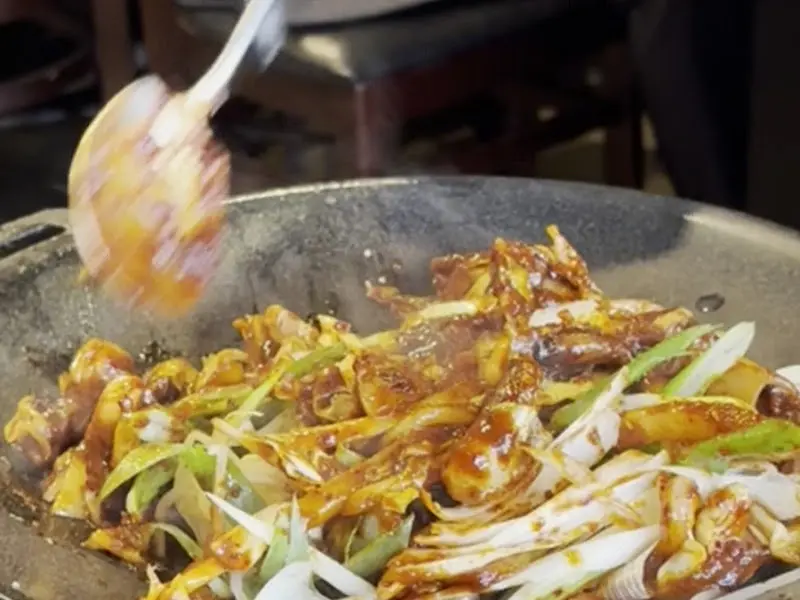 철판 위에서 익어가는 쭈꾸미