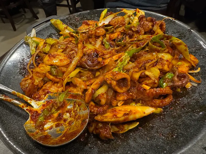 푸짐한 철판 쭈꾸미 한 상 차림