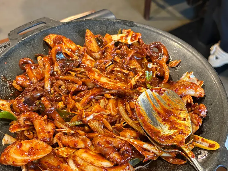 매콤한 양념이 돋보이는 쭈꾸미 볶음