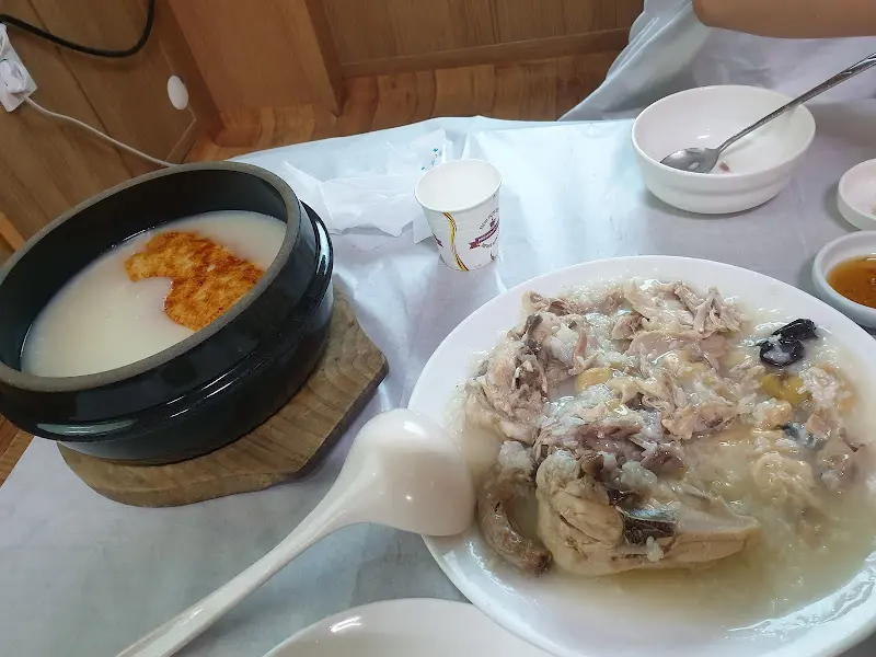 닭백숙과 누룽지탕 한상차림