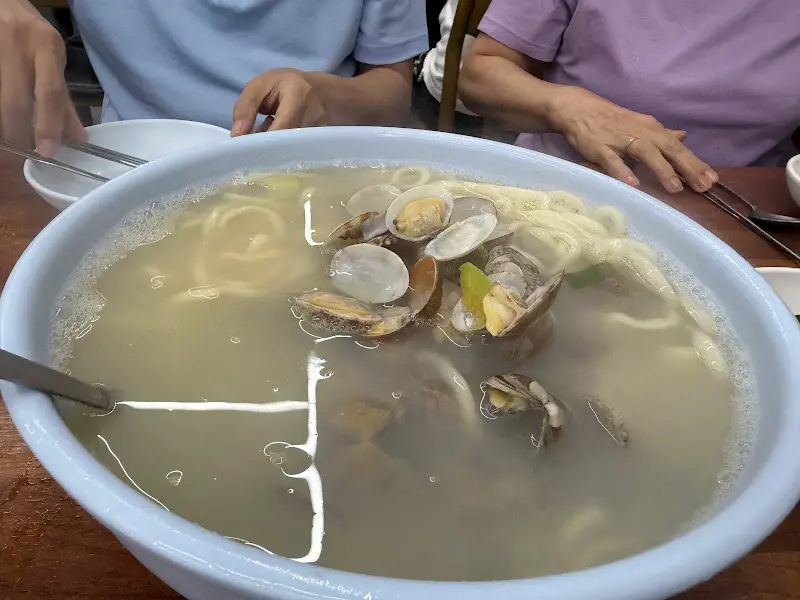 푸짐한 바지락 칼국수