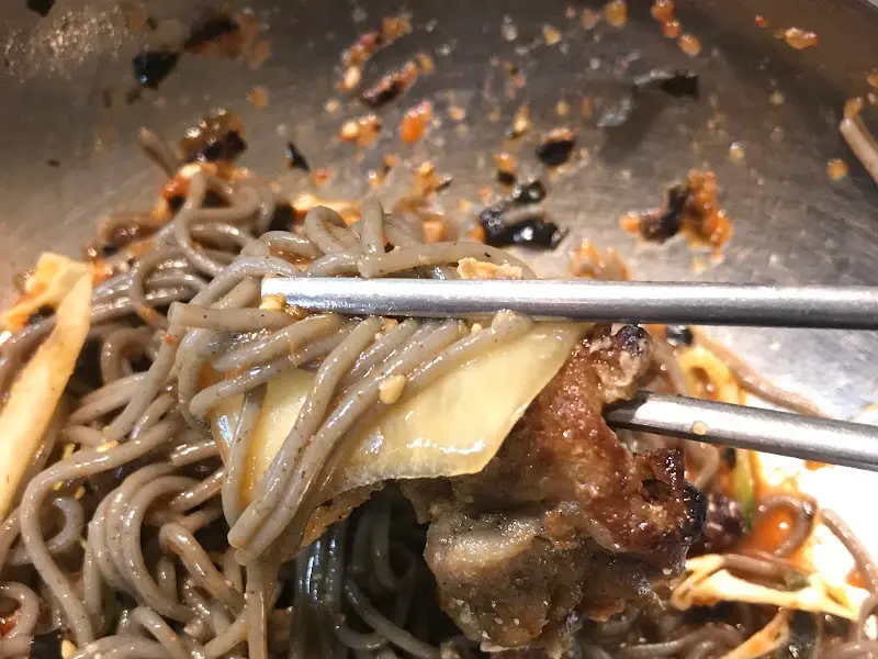 막국수와 고기의 조합