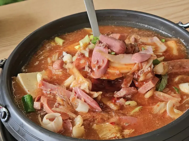 최부대찌개의 푸짐한 부대찌개
