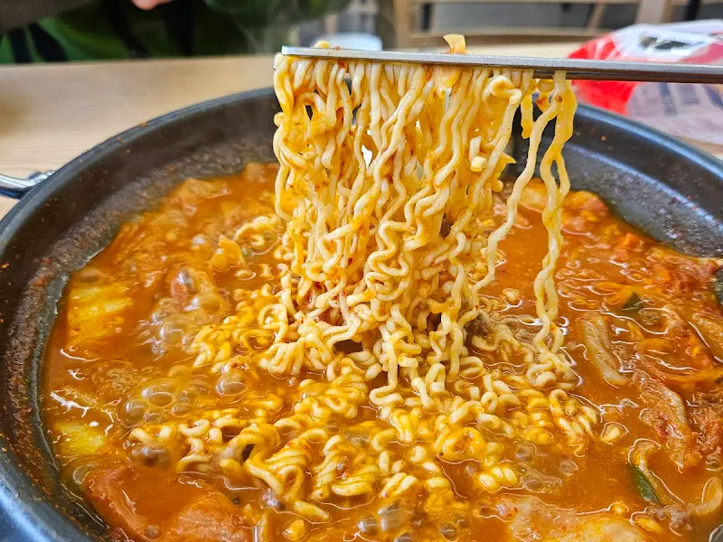 최부대찌개의 깔끔한 밑반찬