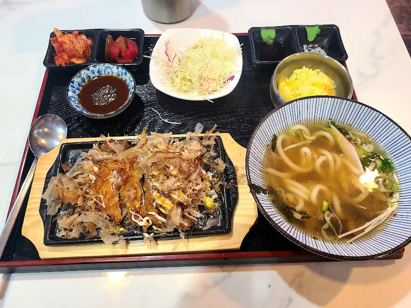 가쓰오부시가 듬뿍 올라간 돈까스