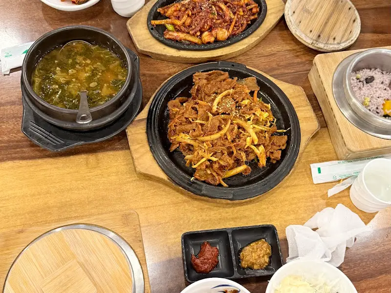 낙지볶음과 제육볶음