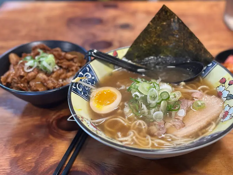 돈코츠 라멘과 미니 규동