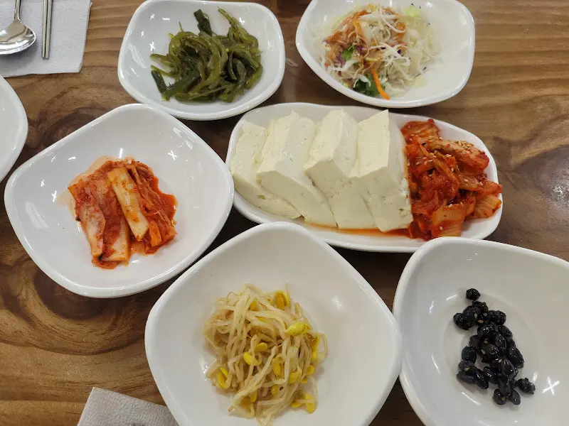 두부마을의 정갈한 밑반찬