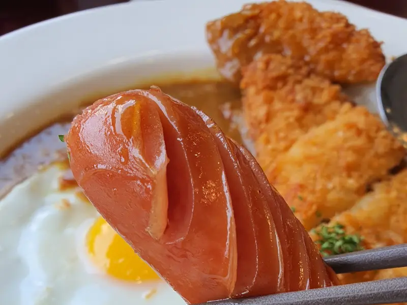 소시지 토핑의 먹음직스러운 모습