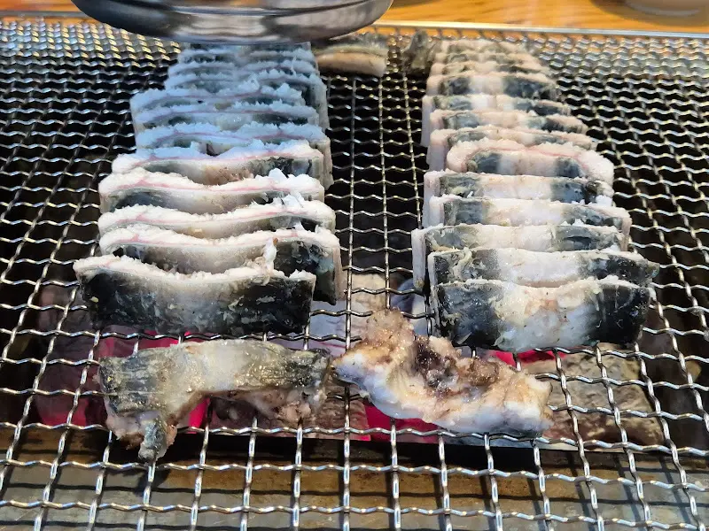 정갈하게 구워진 장어