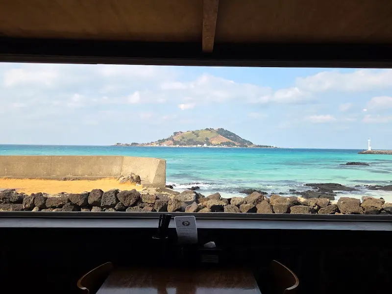 수우동 창밖 풍경