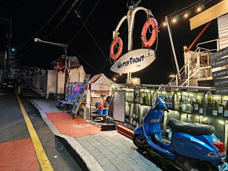 워터프론트 입구
