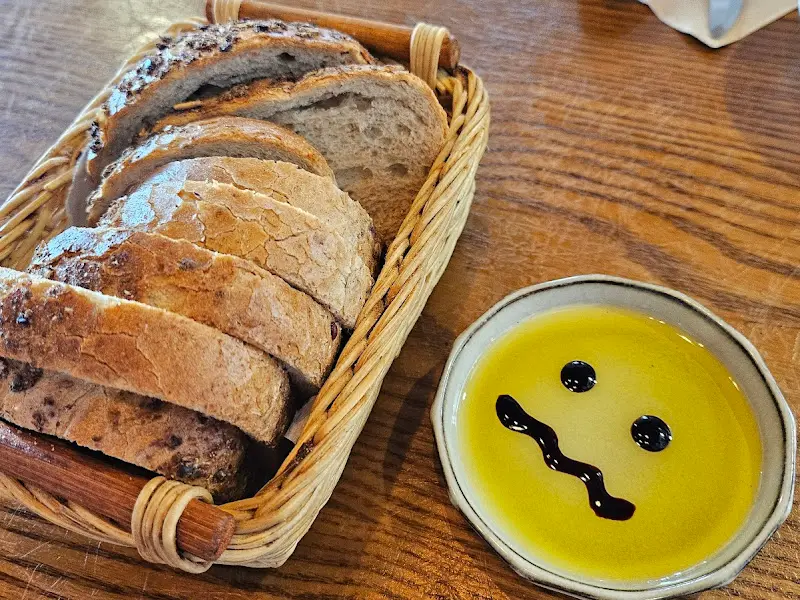 식전빵과 올리브오일